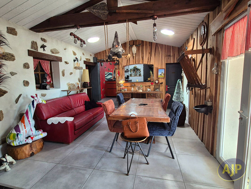 Maison à SAINT-CHRISTOPHE-DU-LIGNERON