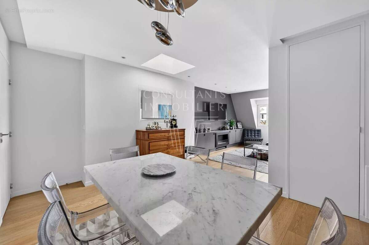 Appartement à PARIS-7E