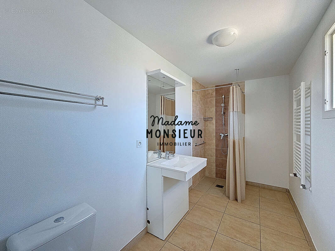 Appartement à SAINT-ETIENNE-DE-SAINT-GEOIRS