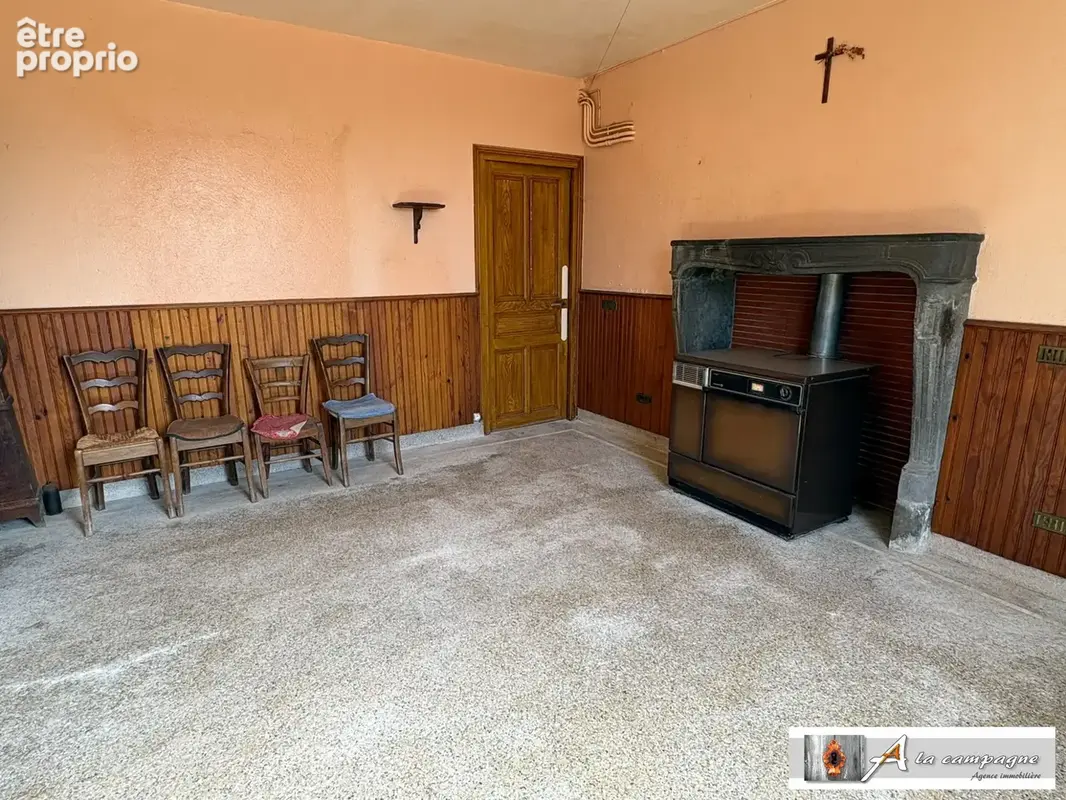 Maison 171 m² à Saint-Julien-La-Genete  - photo 8