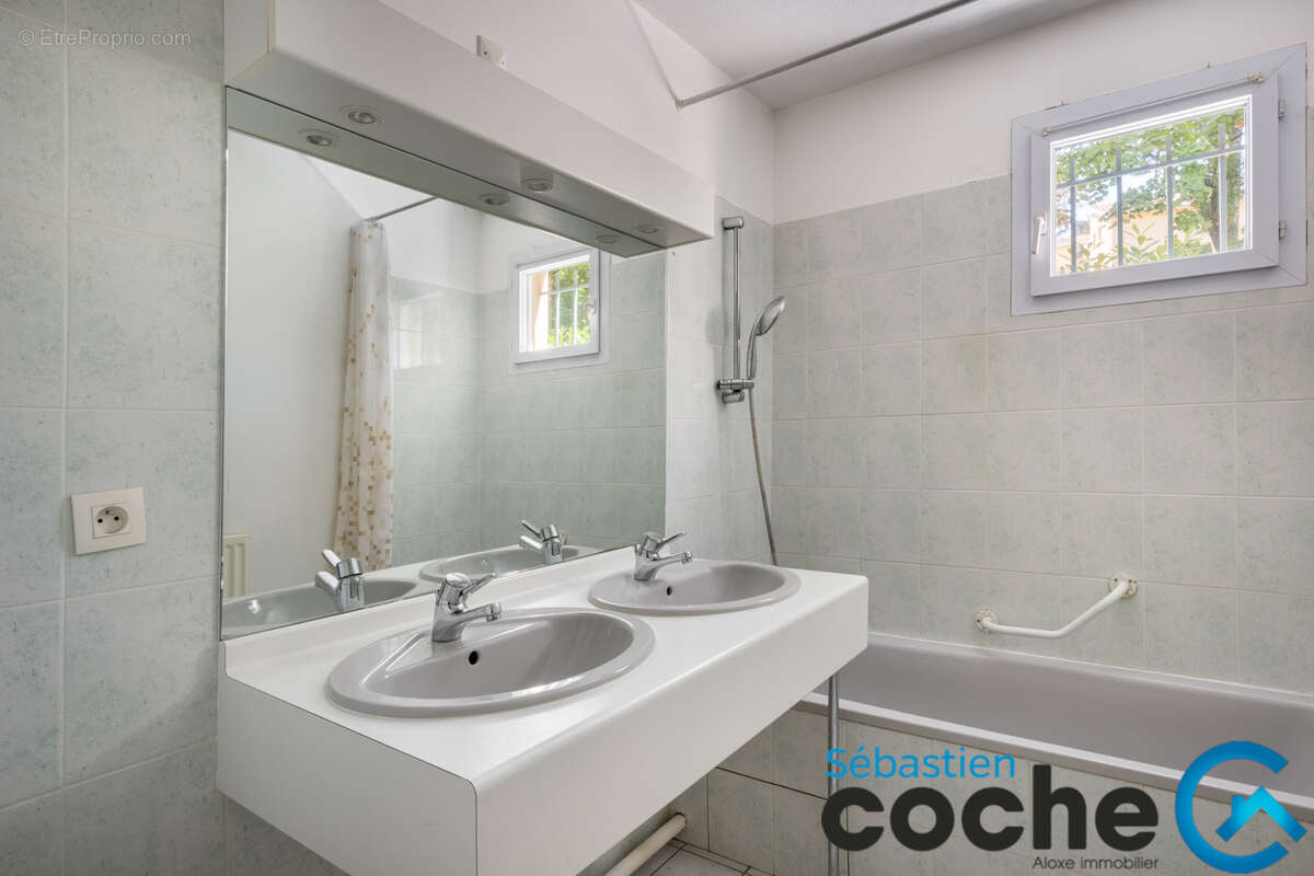 Appartement à SAINT-BONNET-DE-MURE