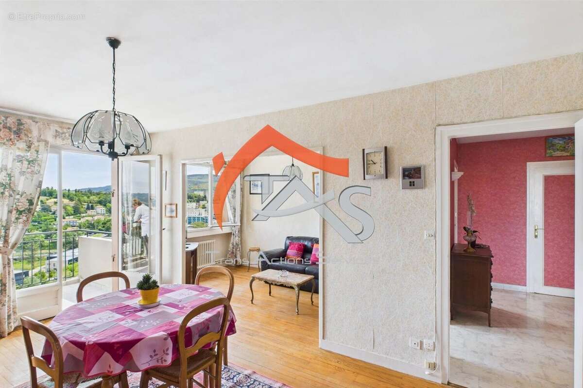 Appartement à SAINT-ETIENNE