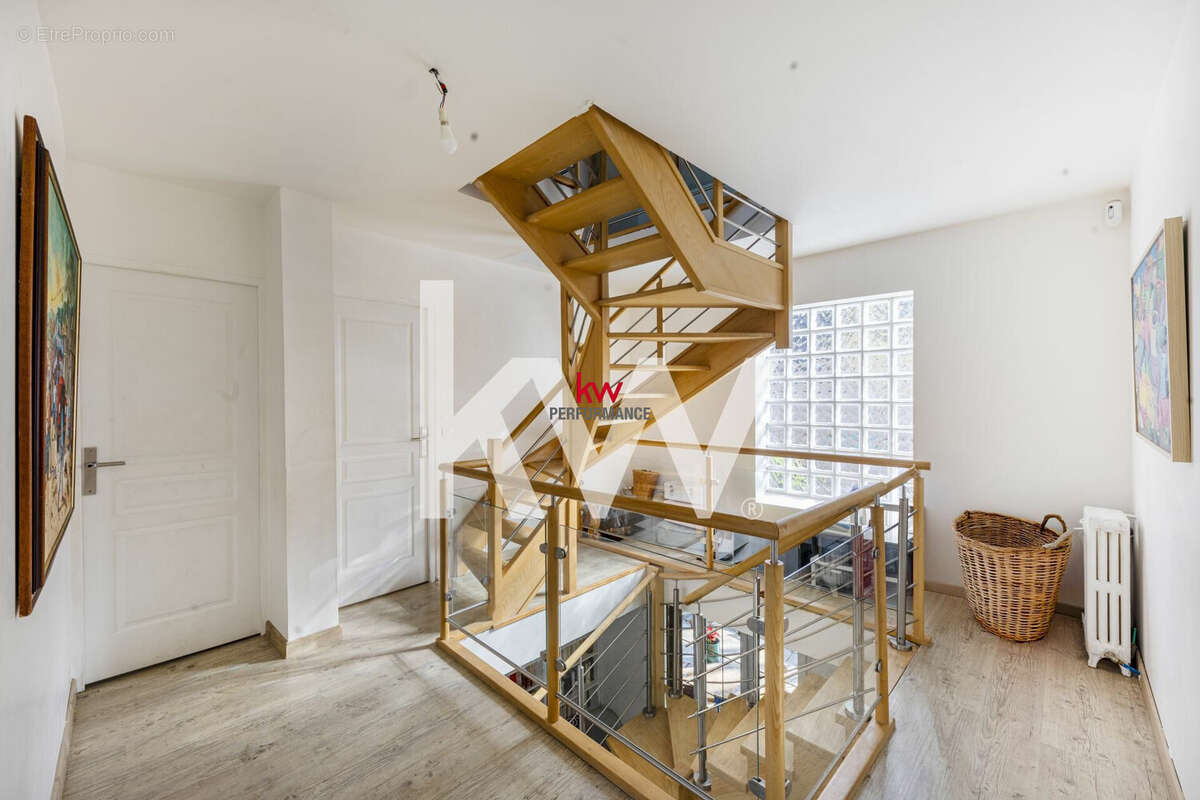 Maison 184 m² à Deuil-La-Barre  - photo 8