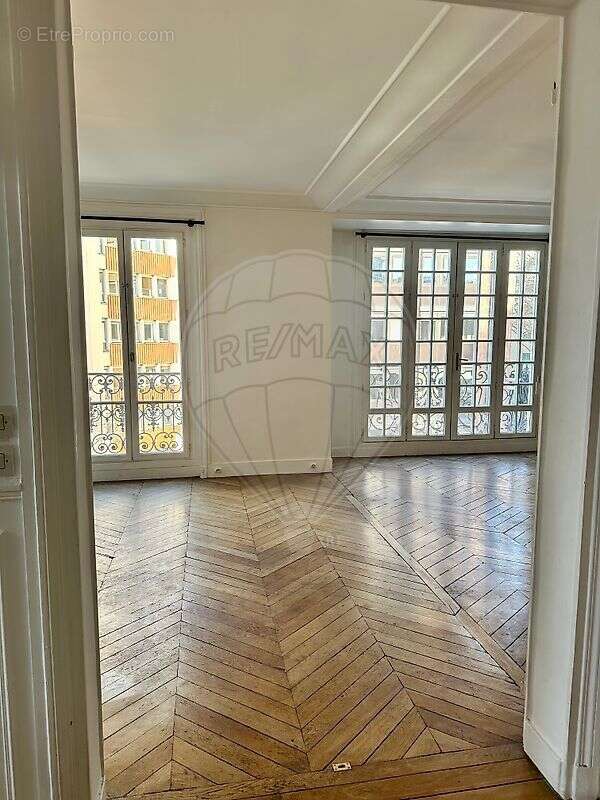 Appartement à PARIS-10E