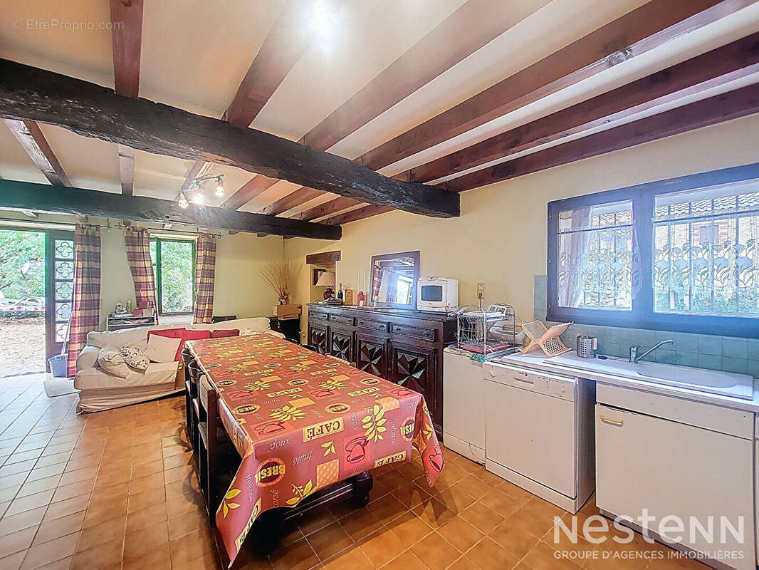 A Vendre Maison en pierre de 79 m² avec dépendances de 116 m² dans un hameau de Lagraulet-du-Gers - photo 2