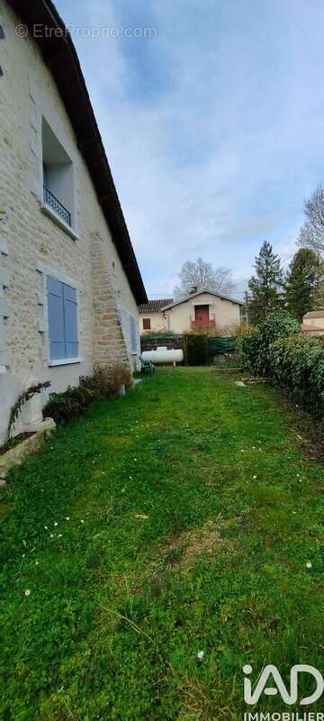 Maison 112 m² à Saint-Pierre-De-L'ile  - photo 7