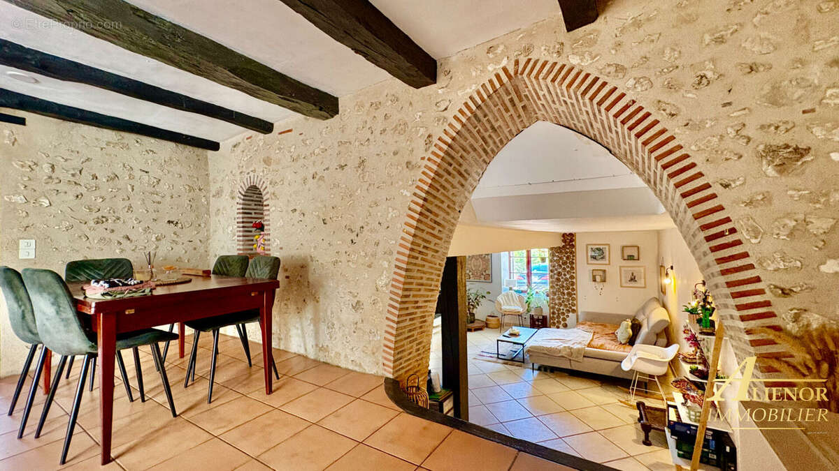 Maison de 100 m² à Montrem - photo 2
