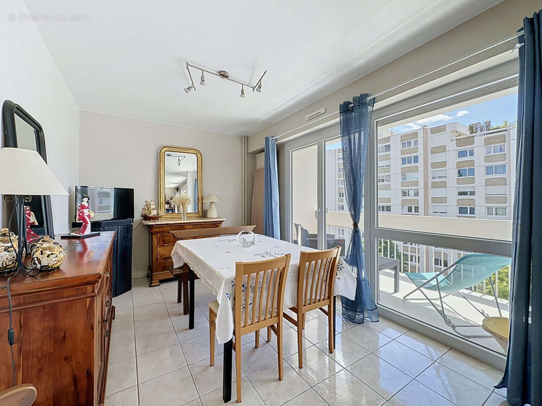 Appartement à TASSIN-LA-DEMI-LUNE