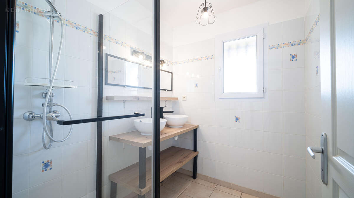 Maison à MONTELIMAR