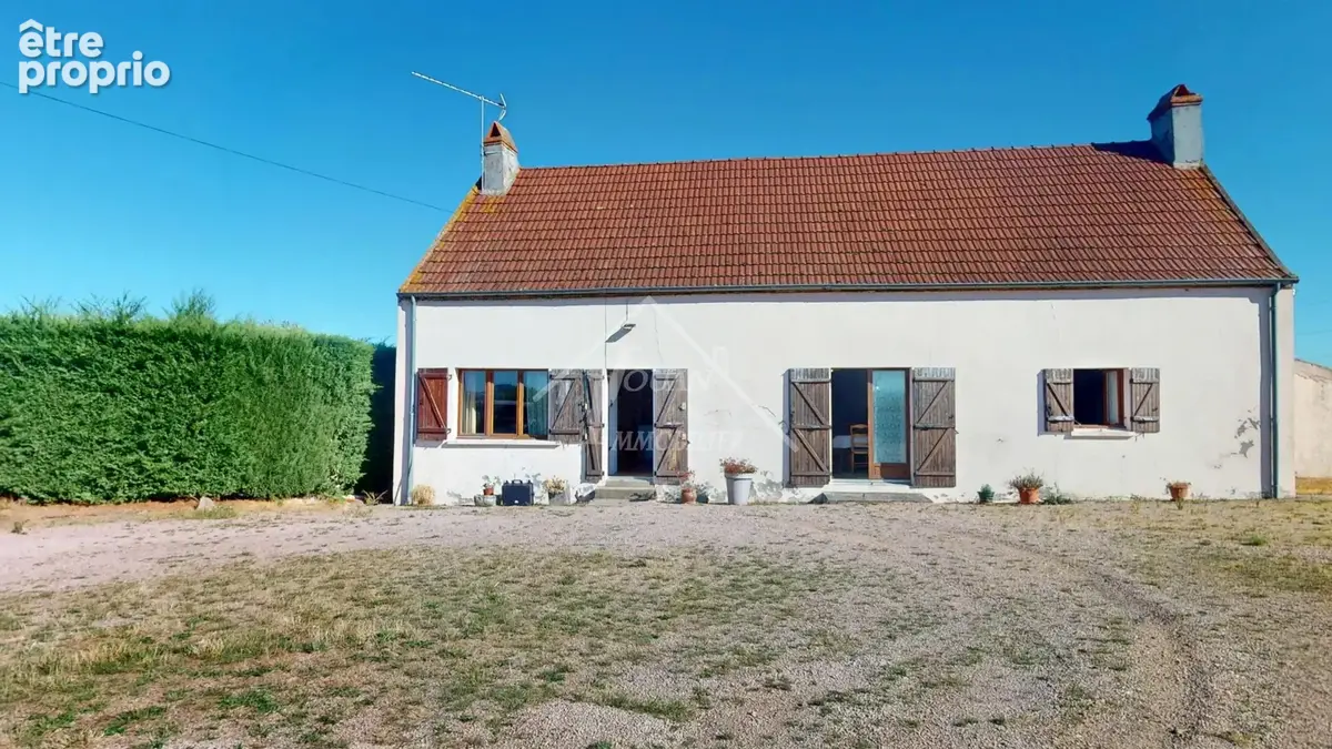 Charmante maison à Liernolles avec terrain et puits - photo 1