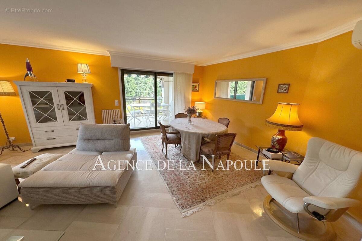 Appartement à MANDELIEU-LA-NAPOULE