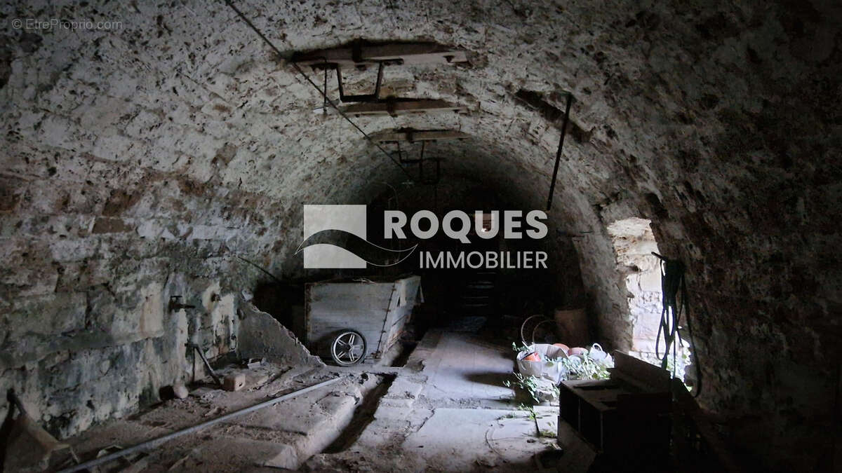 A VENDRE, proche Lodève, ensemble immobilier en pierre d'une surface totale de 995 m2 sur 3008 m2 de terrain - photo 21