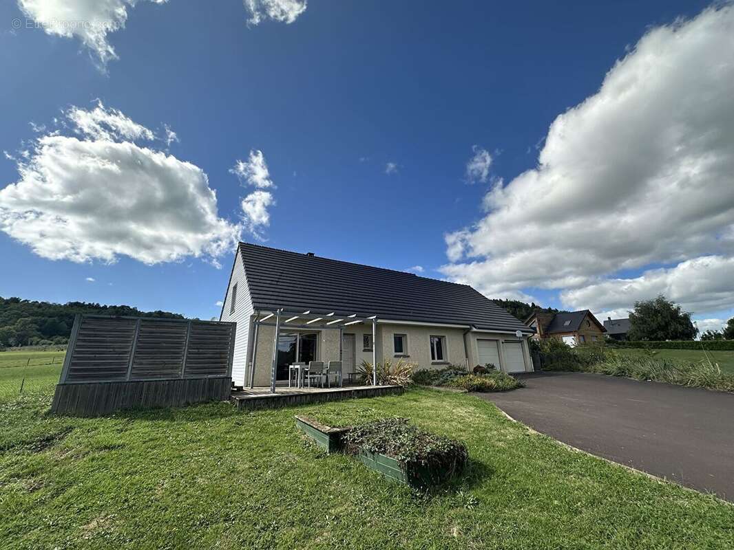 Maison à SAINT-BONNET-PRES-ORCIVAL