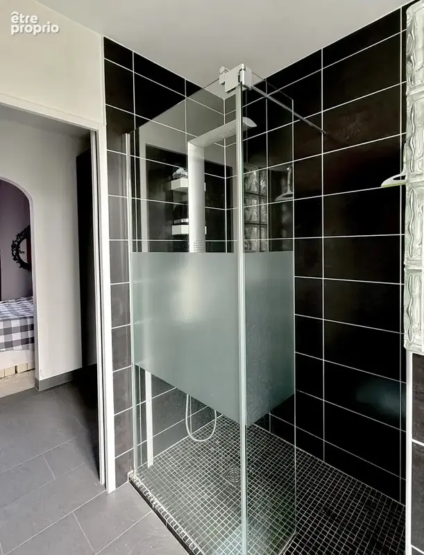 BRUNOY – Quartier des Deux Vallées – Élégante demeure de caractère avec piscine sur terrain arboré de 1.355m² - photo 19