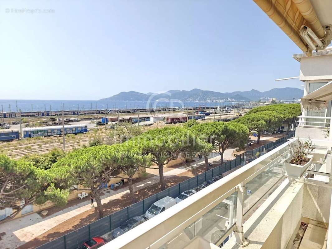 T4 83.63 m² vue mer etage eleve grand garage - photo 3