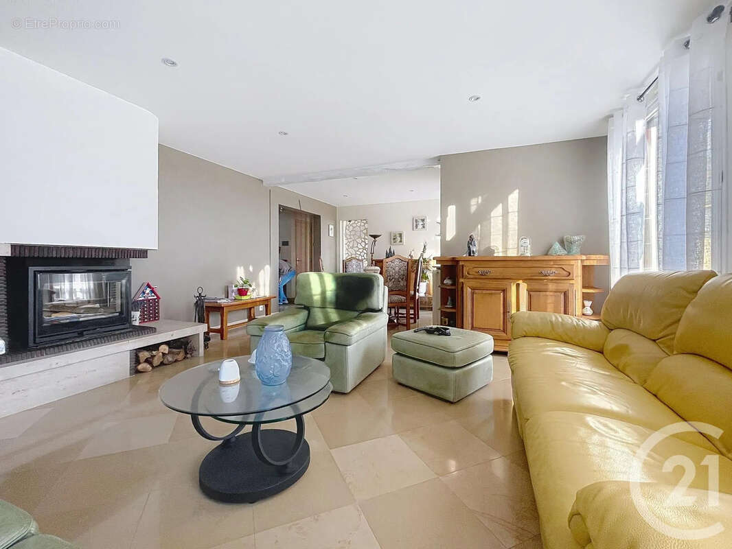 Maison à SAINT-PHAL