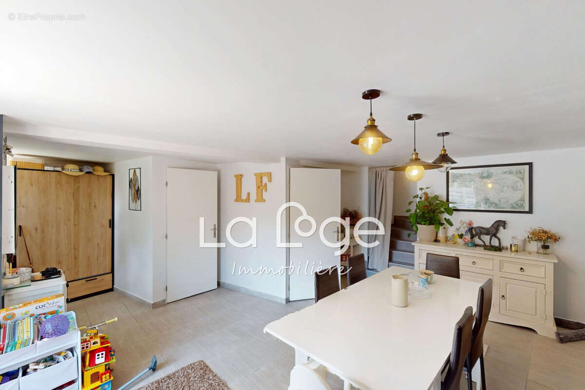 Maison 105 m² à Saint-Laurent-Du-Cros  - photo 7