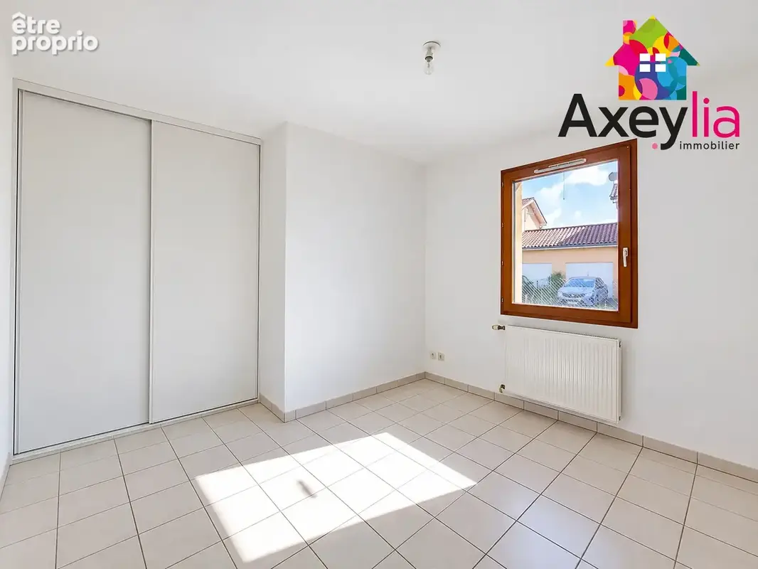 À vendre - charlieu - maison plain-pied 3 chambres avec terrain - photo 8