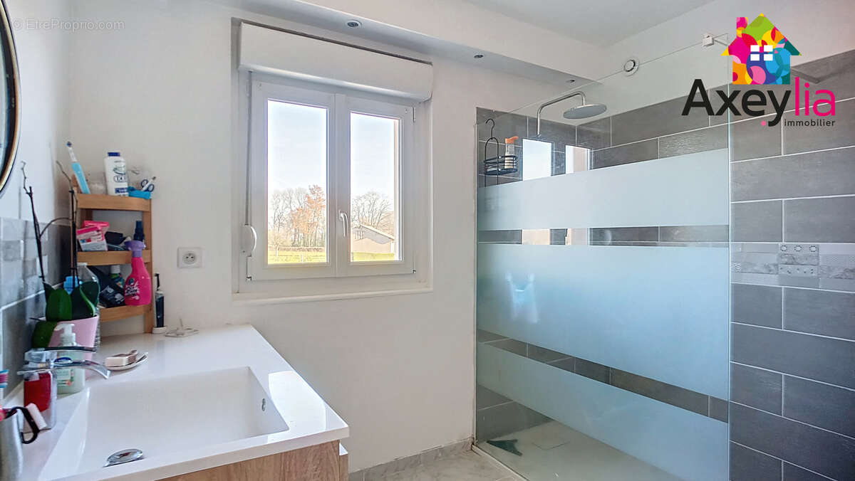 Maison à LA MOTTE-SAINT-JEAN