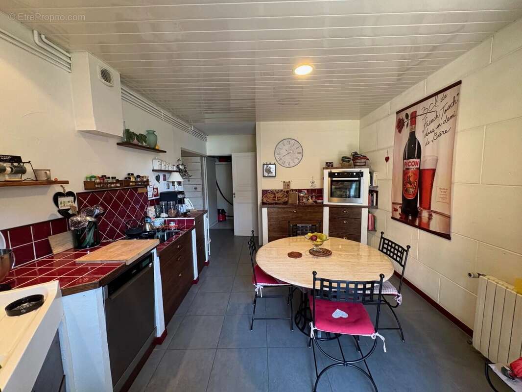 Maison à SAINT-MARTIN-DE-LA-CLUZE