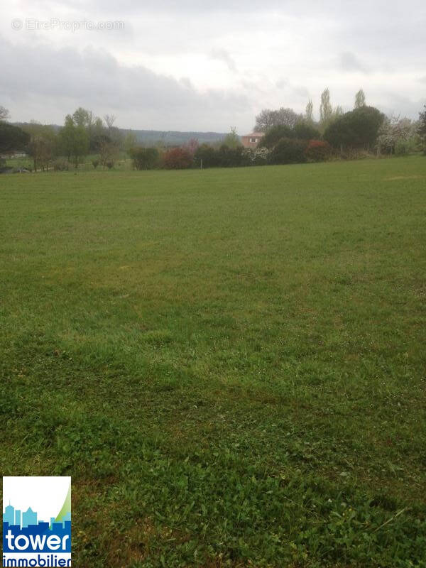 Terrain à MAUVEZIN