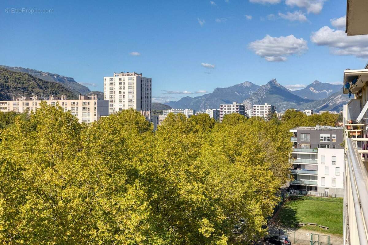 Appartement à LE PONT-DE-CLAIX