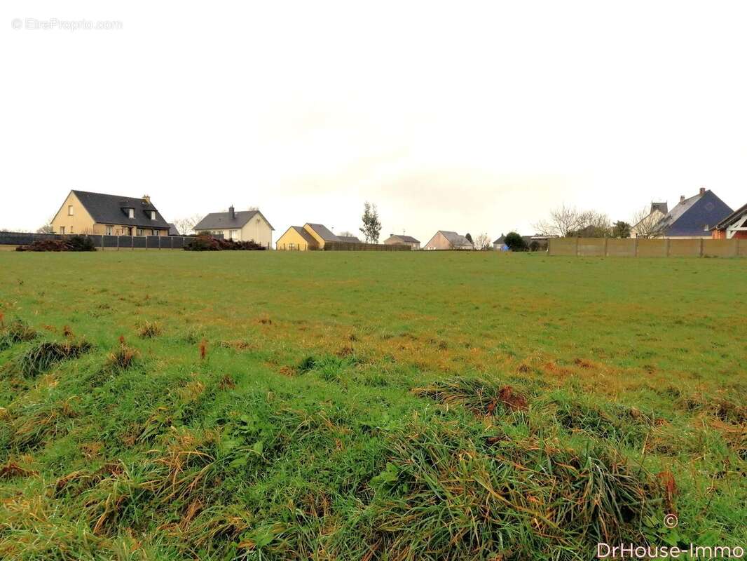 Terrain à SAINT-HILAIRE-DU-HARCOUET