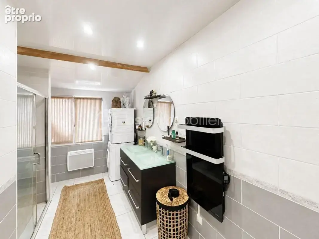 Maison de plain-pied avec piscine et terrain de 1 039 m² – Gastins - photo 10