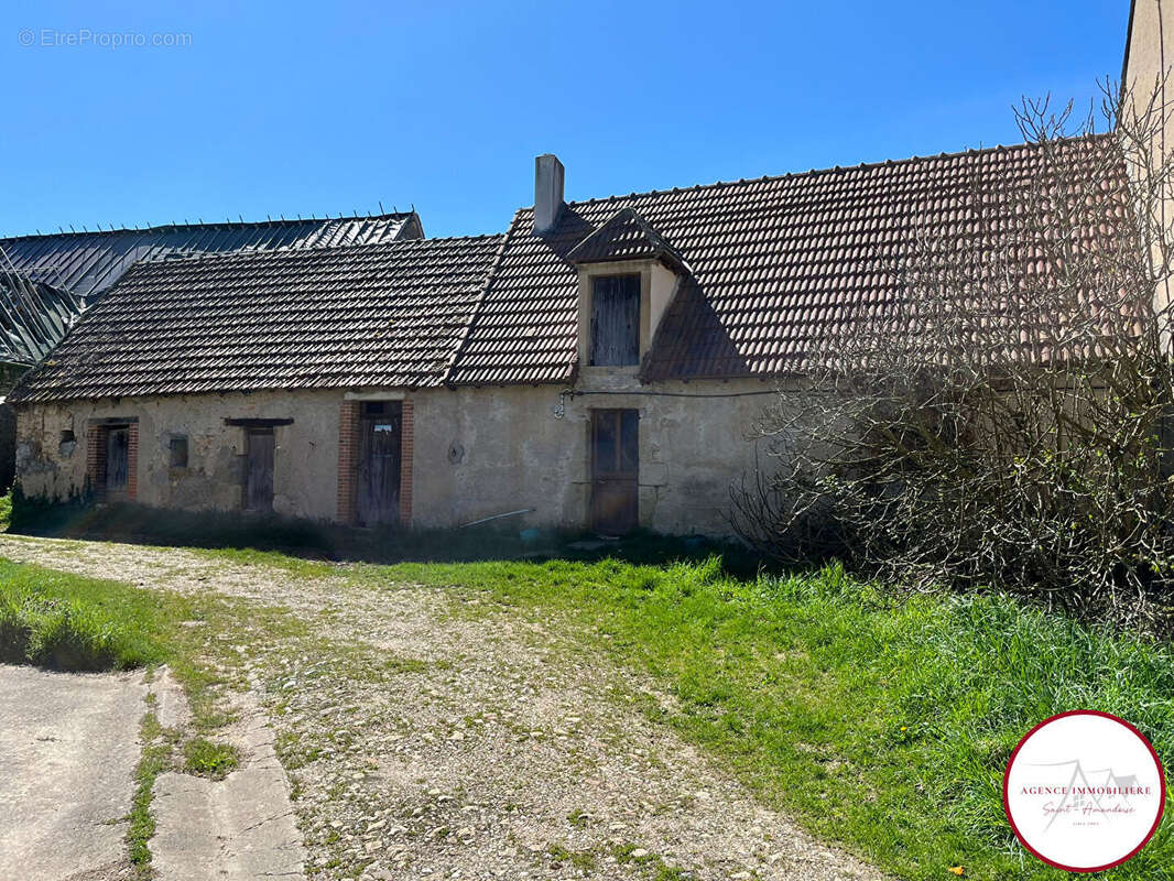 Autre à AINAY-LE-VIEIL