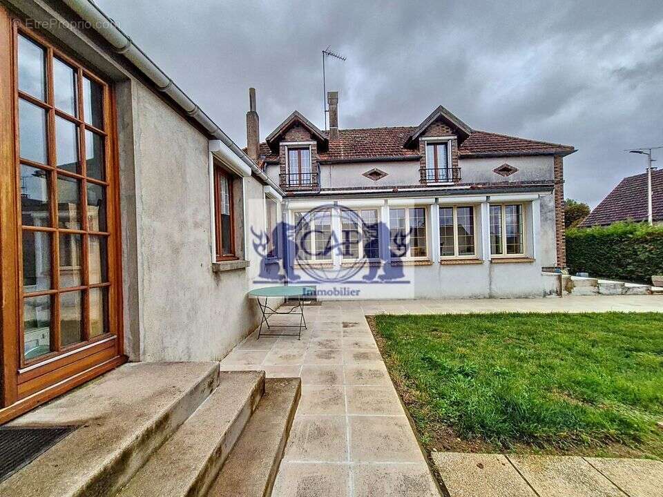 Maison à VILLENEUVE-LA-GUYARD