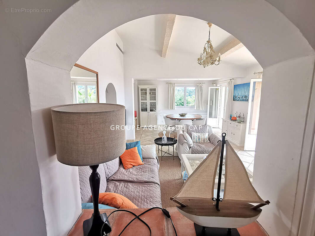 Maison à LES ISSAMBRES