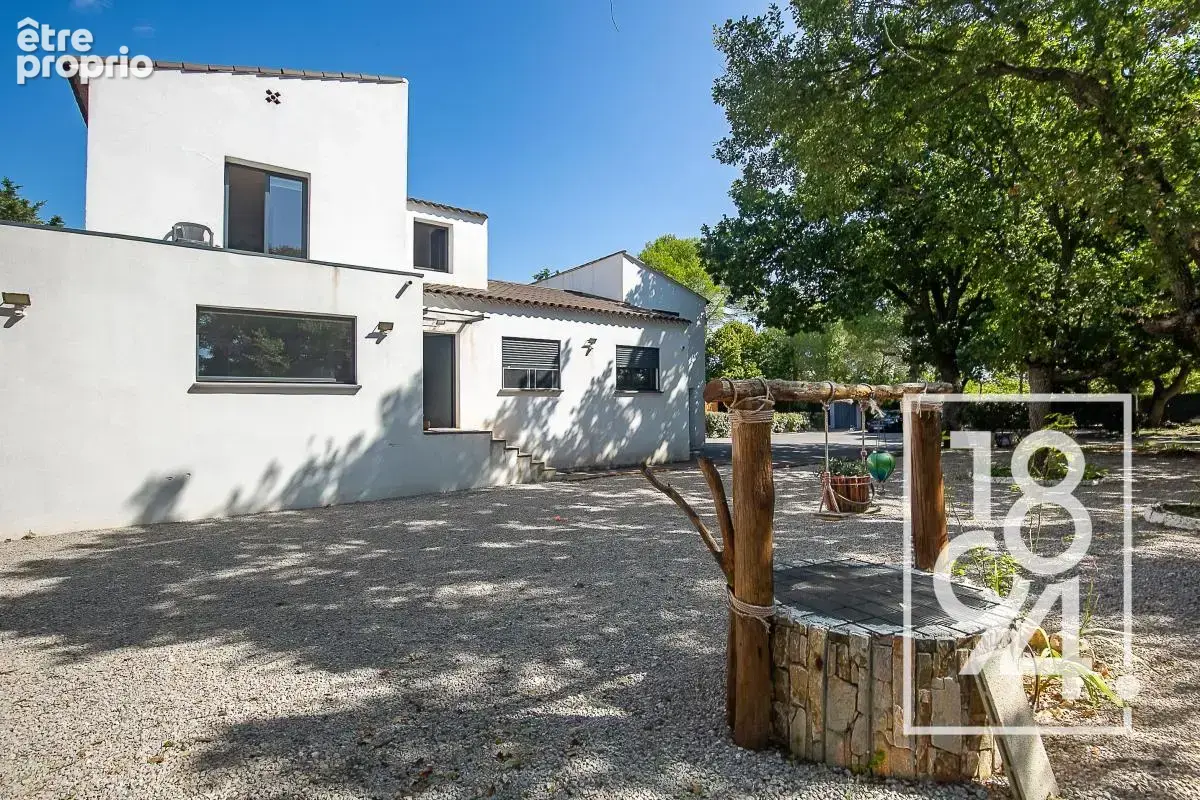 Maison 6/7 pièces de 215m2, terrain paysagé 3350m2, piscine, pool house, City stade, terrain de boule et 15 places de parking - photo 34