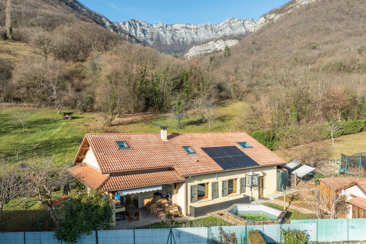 Maison à SAINT-VINCENT-DE-MERCUZE