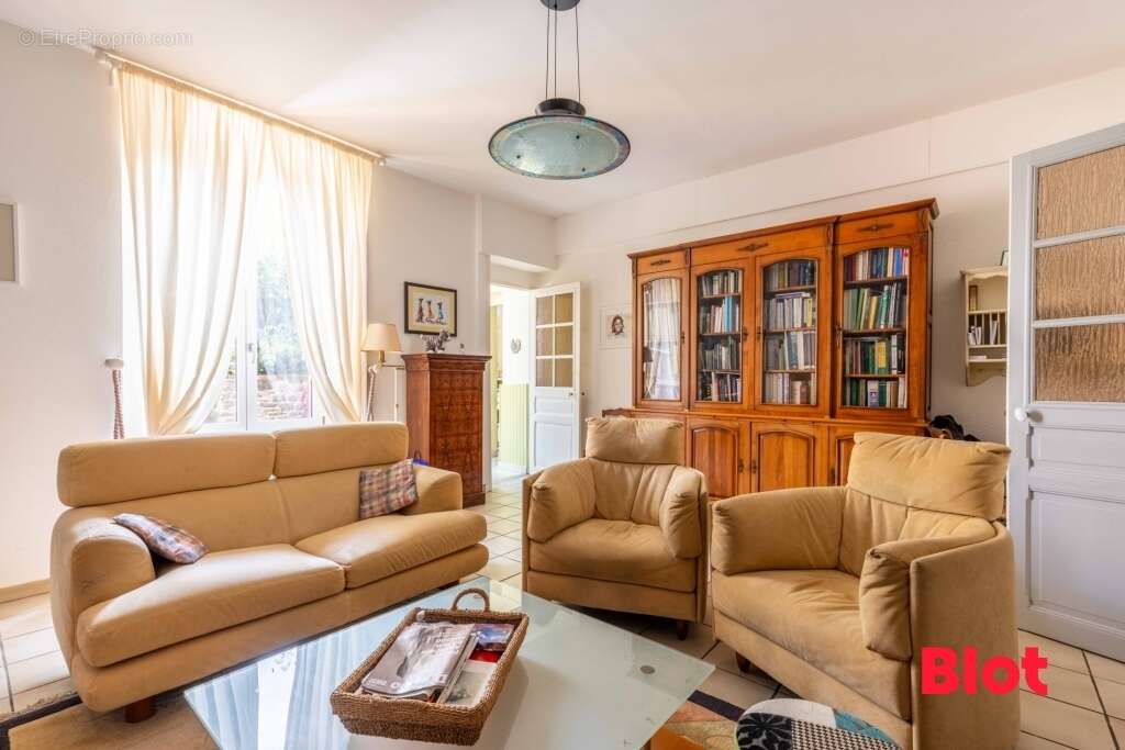 Maison à MONTFORT-SUR-MEU