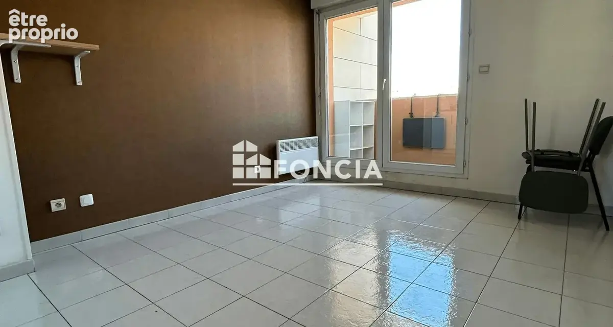Prox Castellane - Studio avec balcon en étage ue dégagée - photo 2
