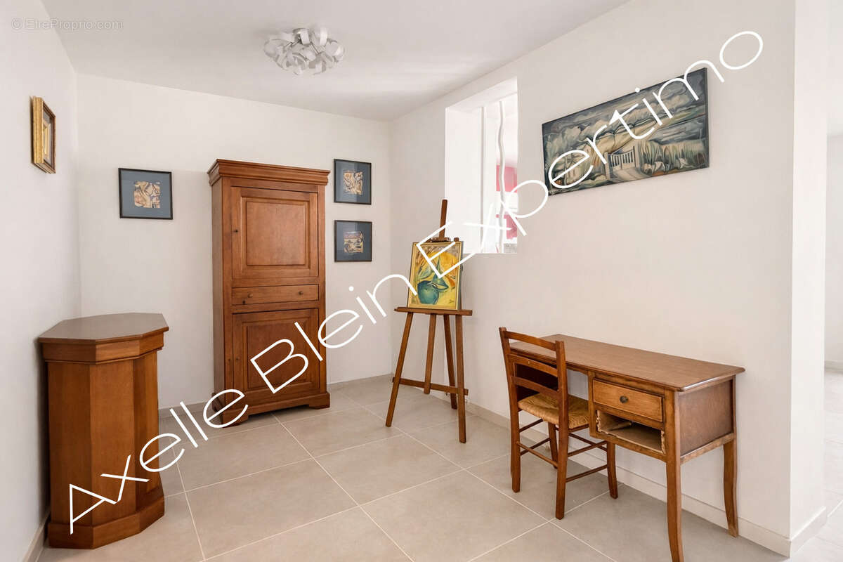 Bien rare à Aubagne   Appartement de caractère 128m2 habitable + chai de 100 m2   potentiel loft / atelier - photo 8