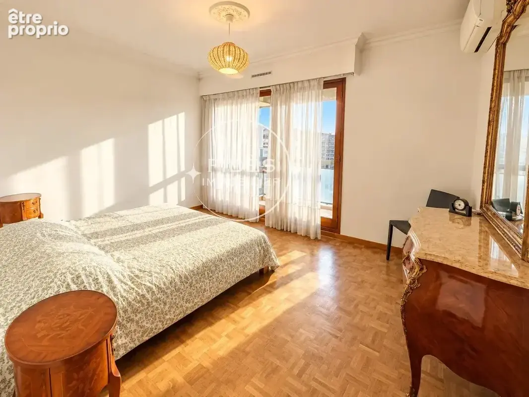 Marseille 6e – Castellane  T4 traversant de 114 m² – 7e étage – Deux balcons – Vue dégagée - photo 6