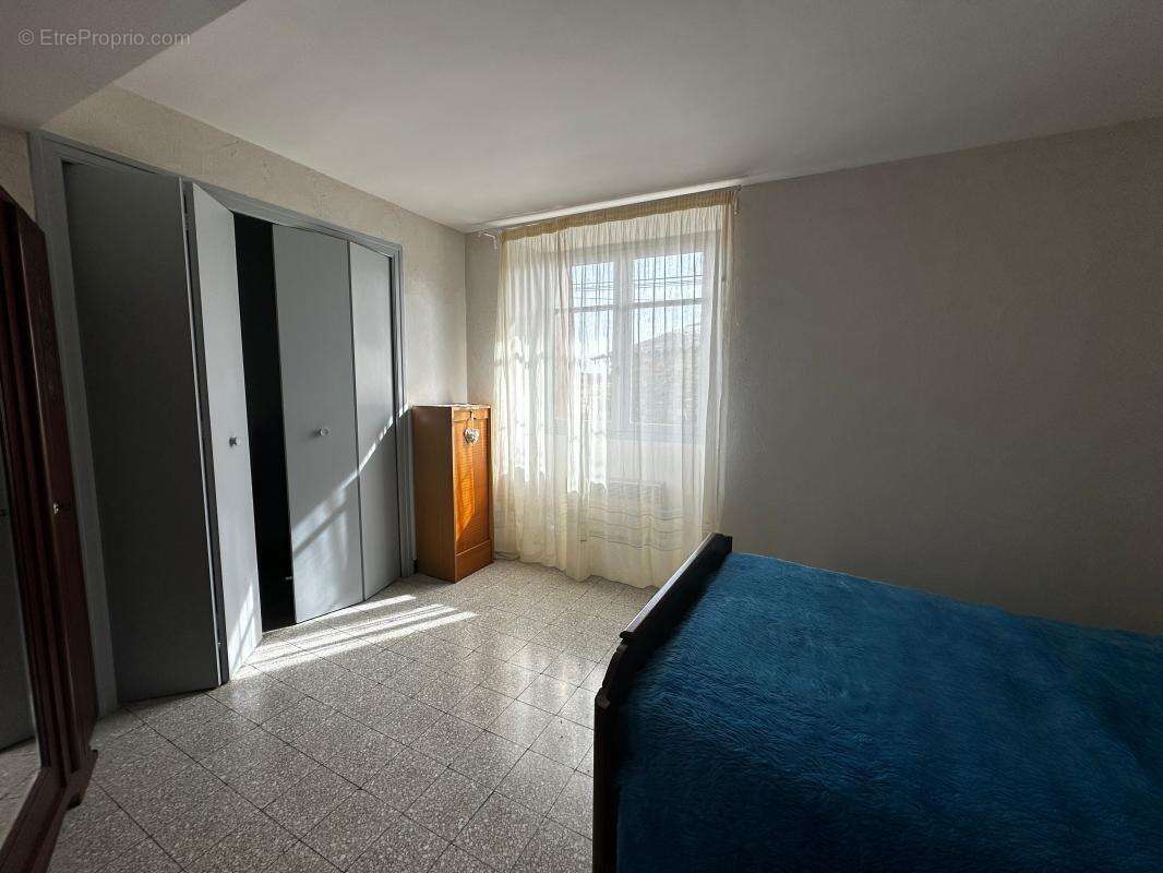 Maison à COUSTAUSSA