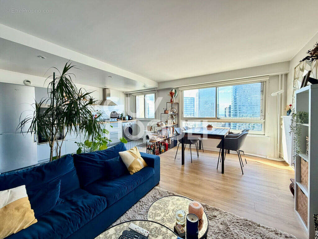 Appartement à COURBEVOIE