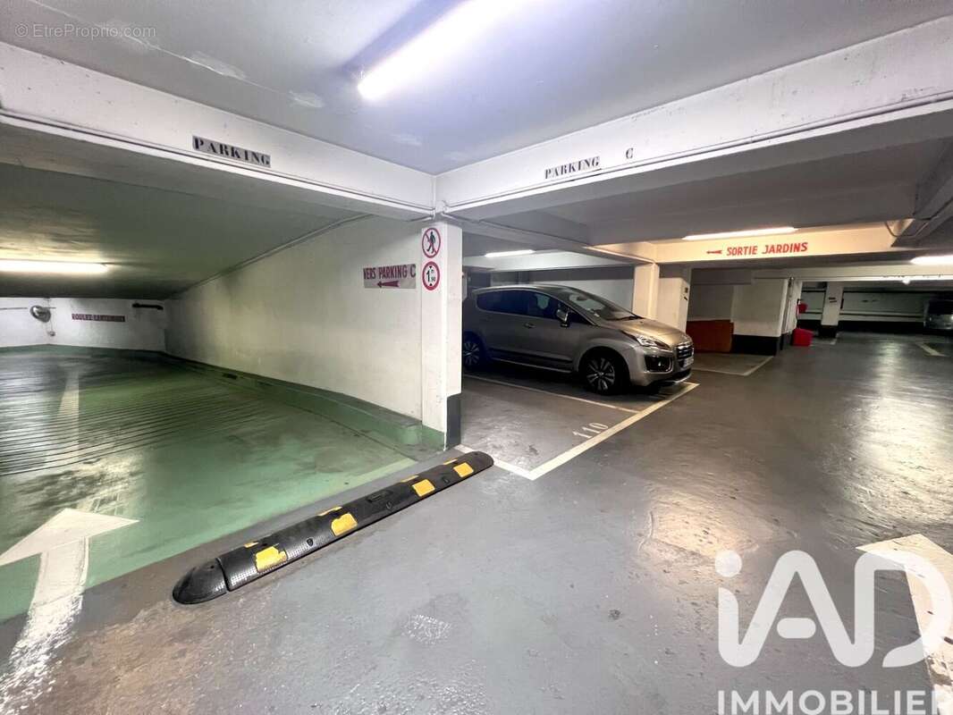 Photo 2 - Parking à PARIS-15E