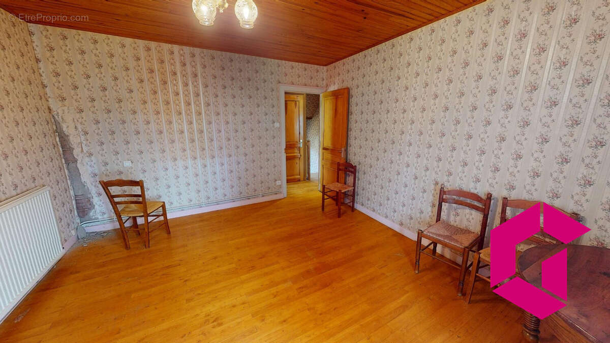 Maison à SAINT-NIZIER-DE-FORNAS