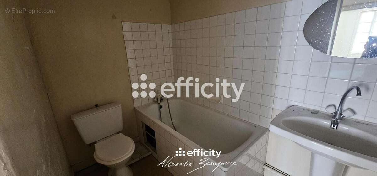 Appartement 400 m² à Niort  - photo 4