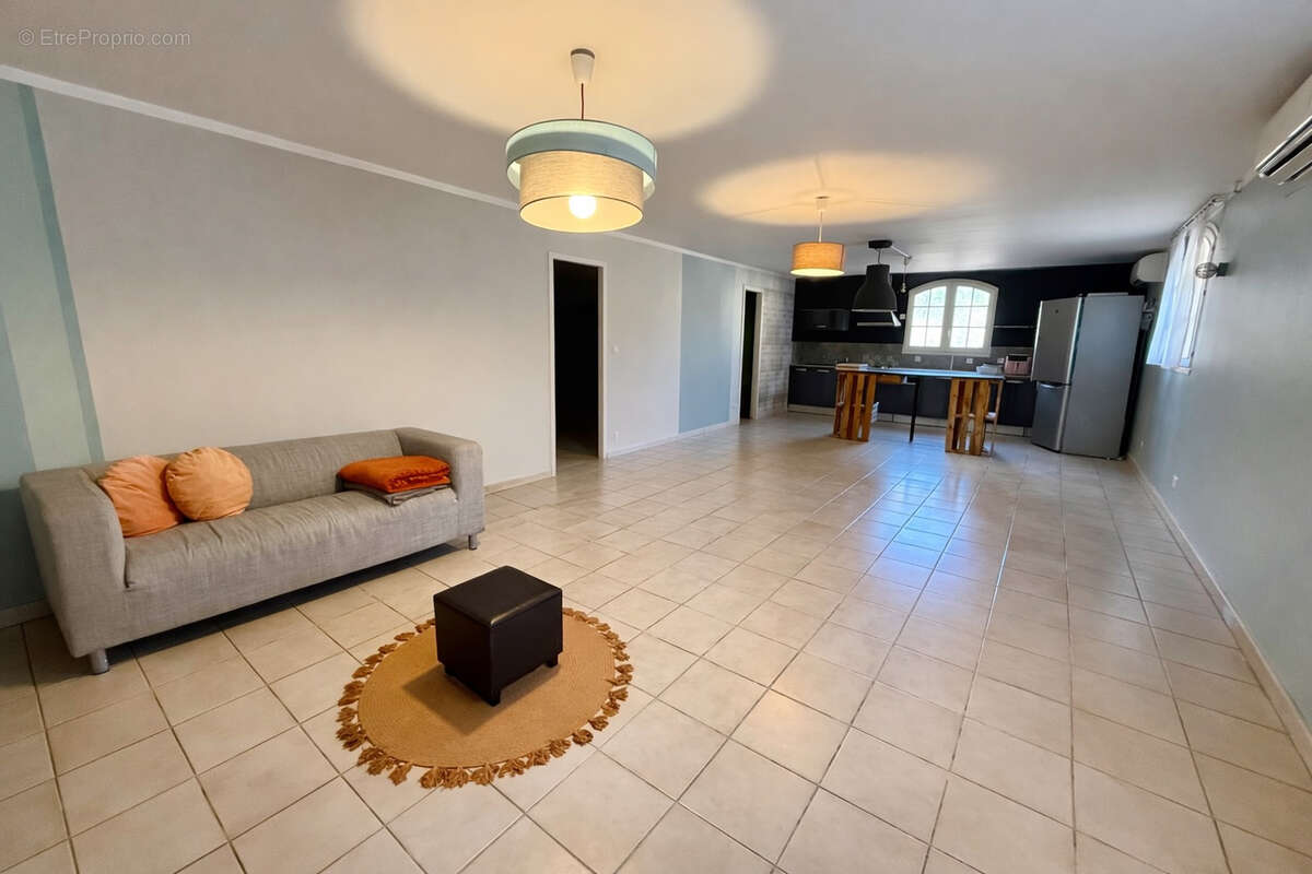 Maison à SUZE-LA-ROUSSE