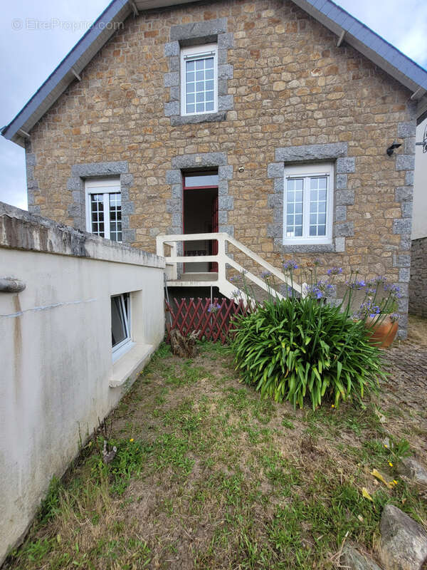 Maison à PLOUMAGOAR