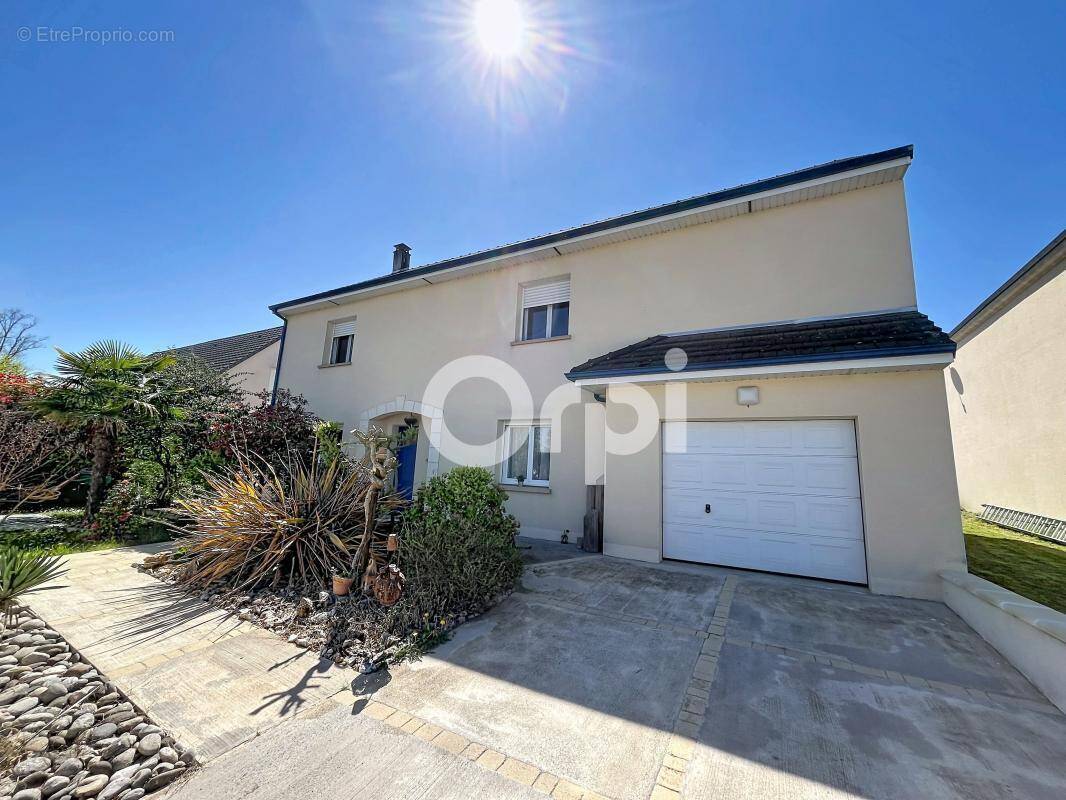 Maison à SAINT-PANTALEON-DE-LARCHE