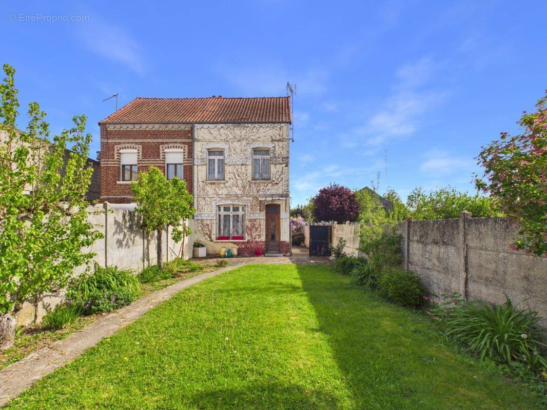 Maison à ROSIERES-EN-SANTERRE