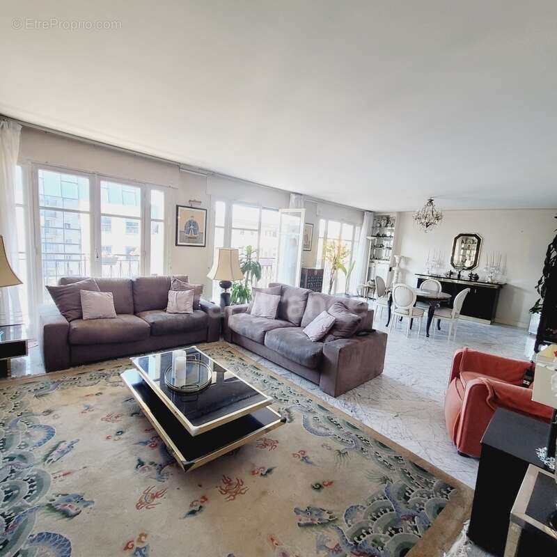 Appartement à CHARENTON-LE-PONT