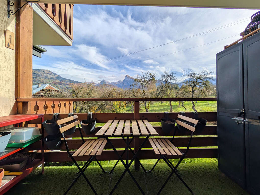 Appartement à MORILLON