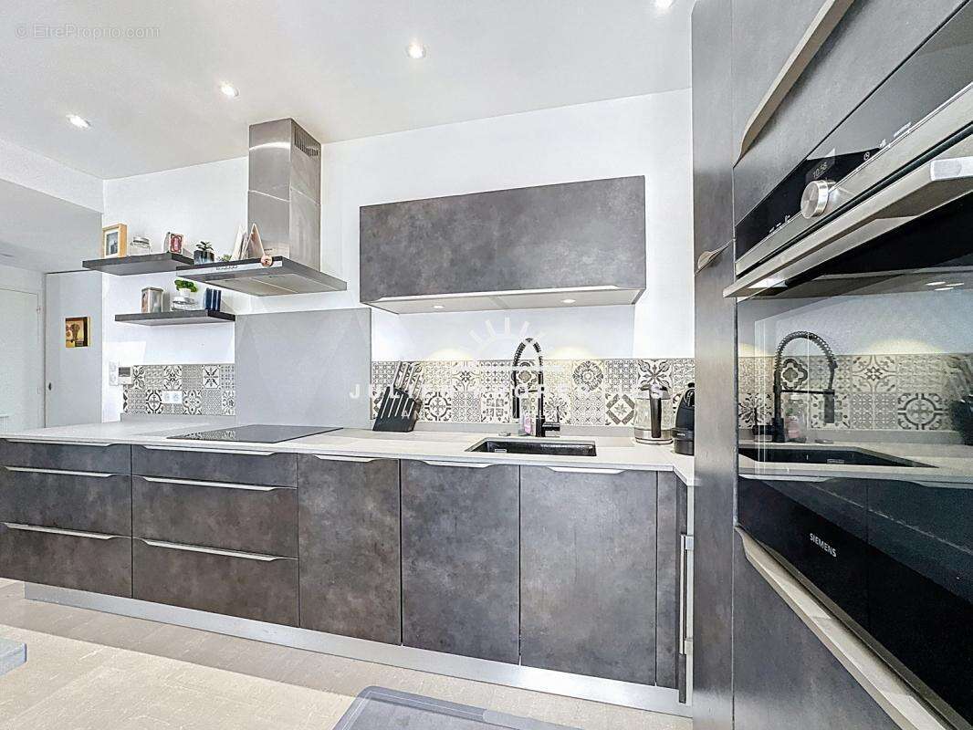 Appartement à VILLENEUVE-LOUBET