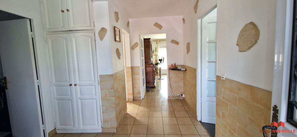 Maison spacieuse à vendre à Conflans-Sainte-Honorine - 5 chambres - photo 2